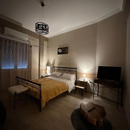 Ζεστή Φωλίτσα Στο Κέντρο. Apartment เอเธนส์ ภายนอก รูปภาพ