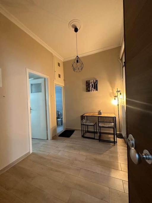 Ζεστή Φωλίτσα Στο Κέντρο. Apartment เอเธนส์ ภายนอก รูปภาพ